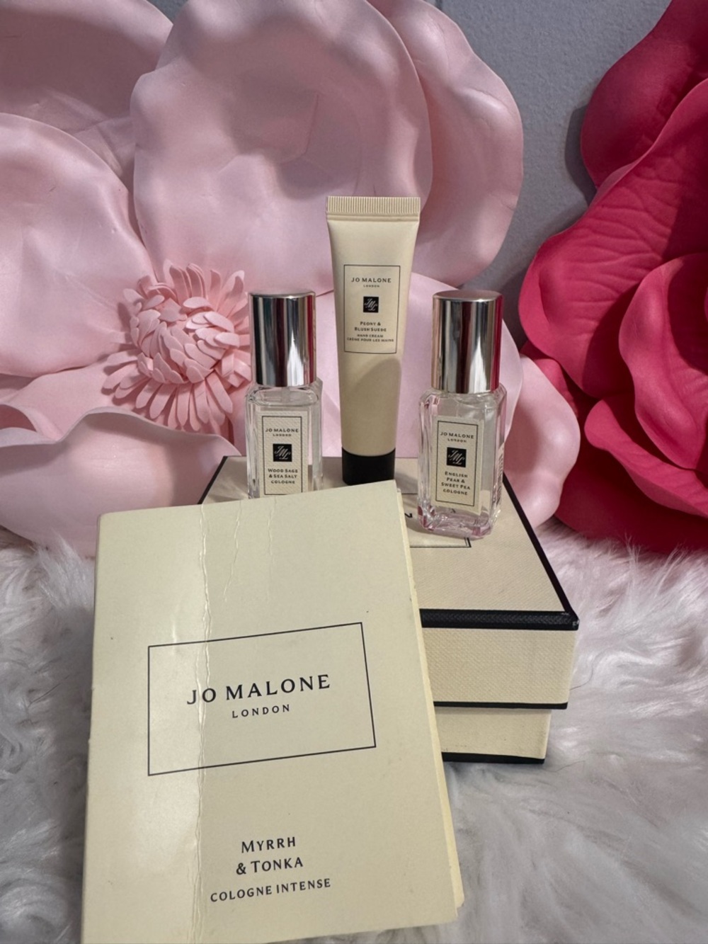Jo Malone Cream and Pink Floral Plush Cat Bed